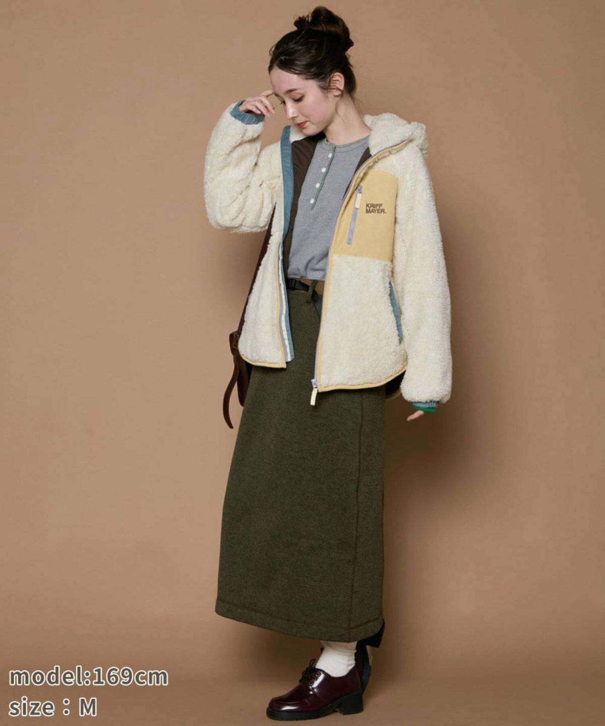 ミリタリーボアジャケット×タートルネックトップス×パンツ