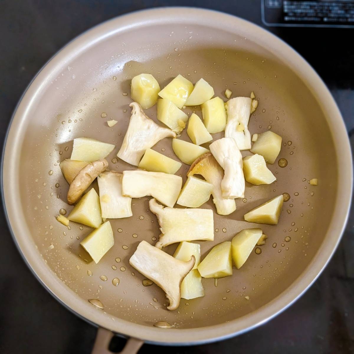 ニッスイ公式の「活ちくわとじゃがいものガーリックソテー」のレシピ