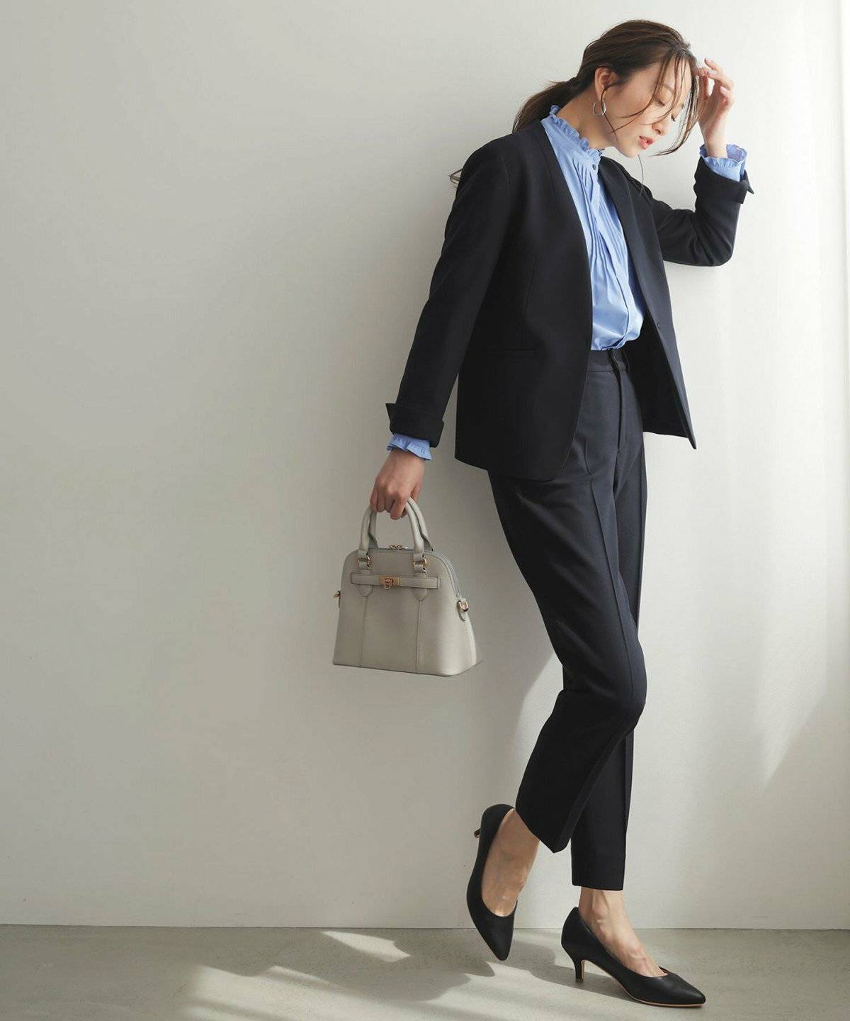 春コーデの女性