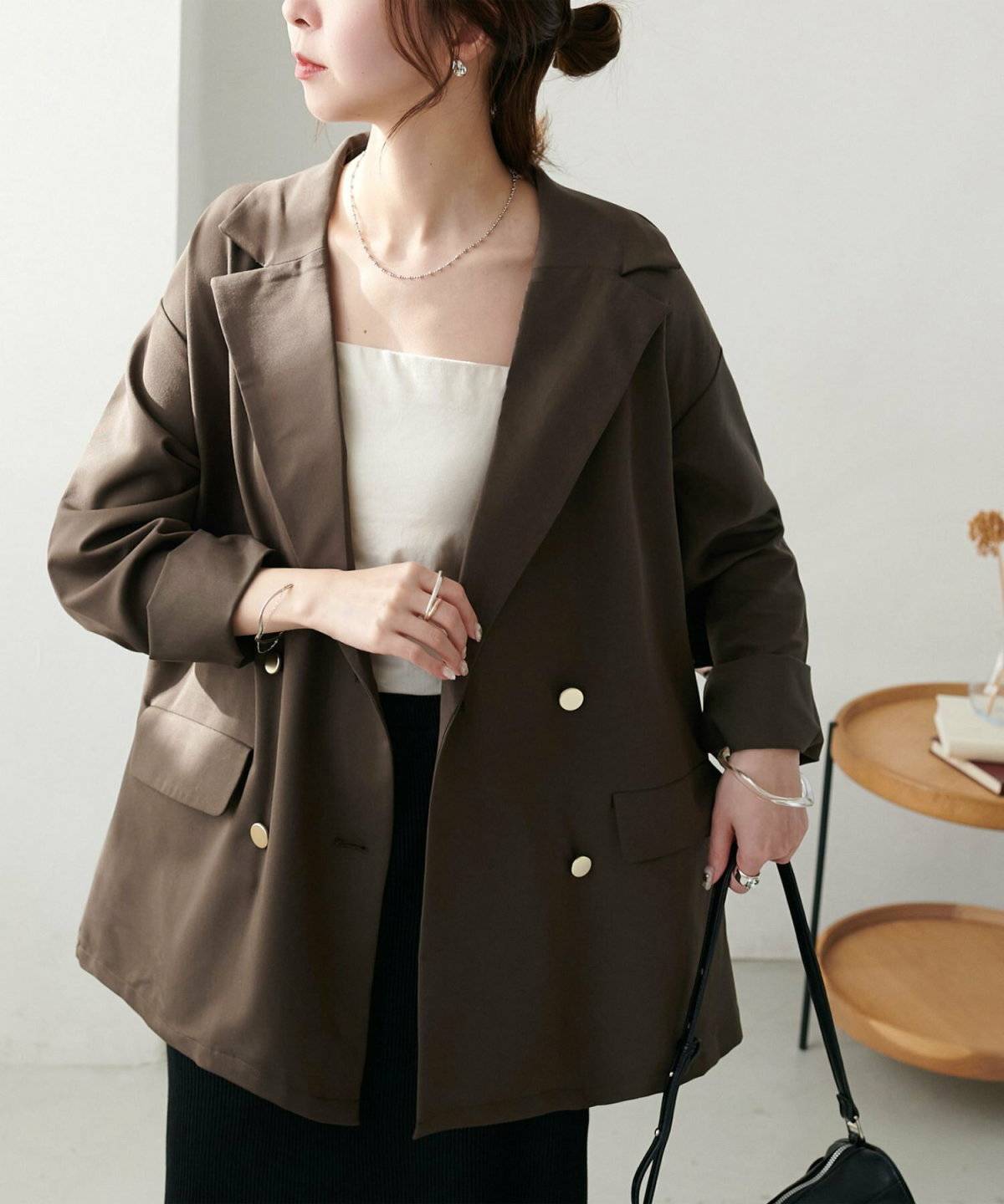 スカートコーデの女性