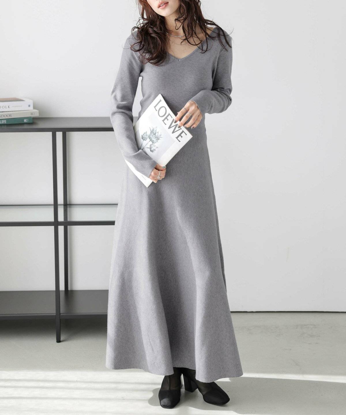 ワンピースコーデの女性