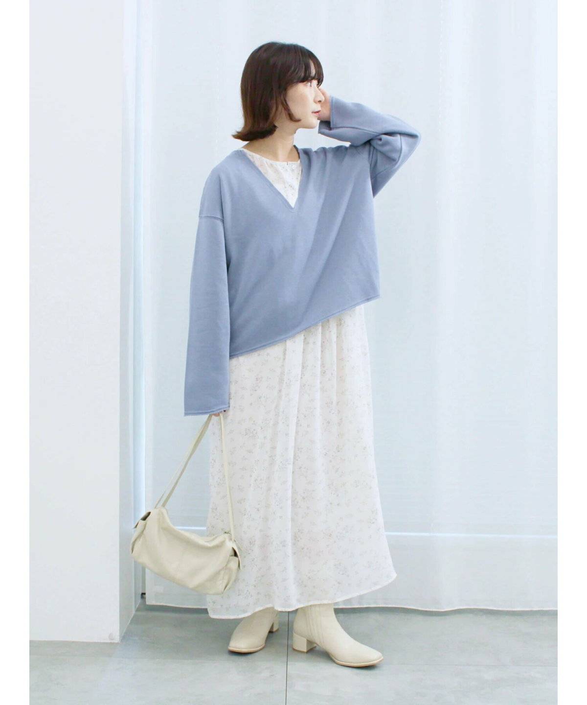 ワンピースコーデの女性