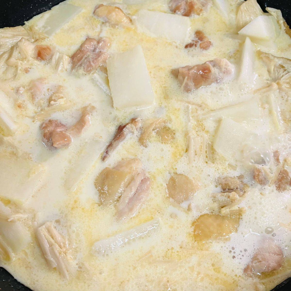 JAグループ公式の「鶏肉と蕪丸ごと豆乳煮込み」のレシピ