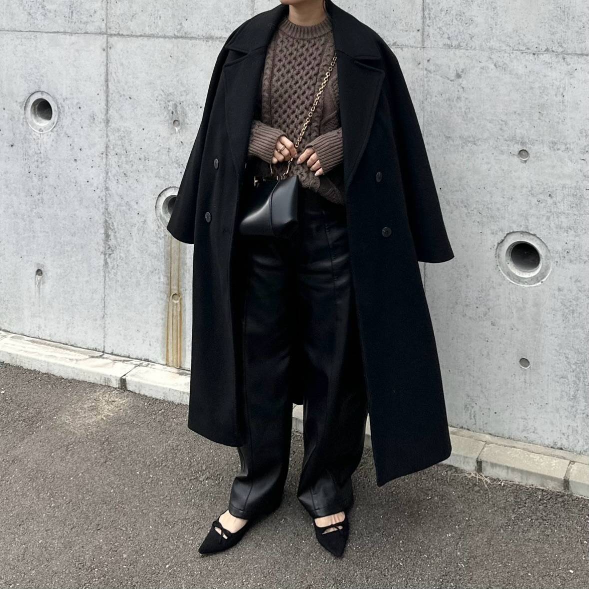 ブラウン×黒の濃色コーデ