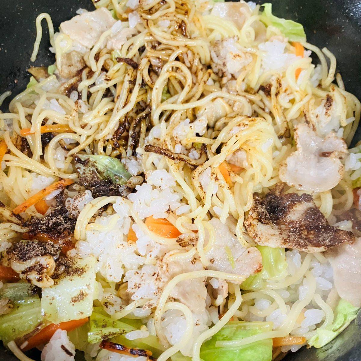 マルちゃん公式の「焼そばめし」のレシピ