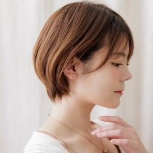  ミルクティカラーのひし形ボブ 