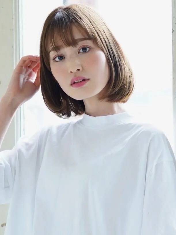 つややかカラーのシンプルボブ