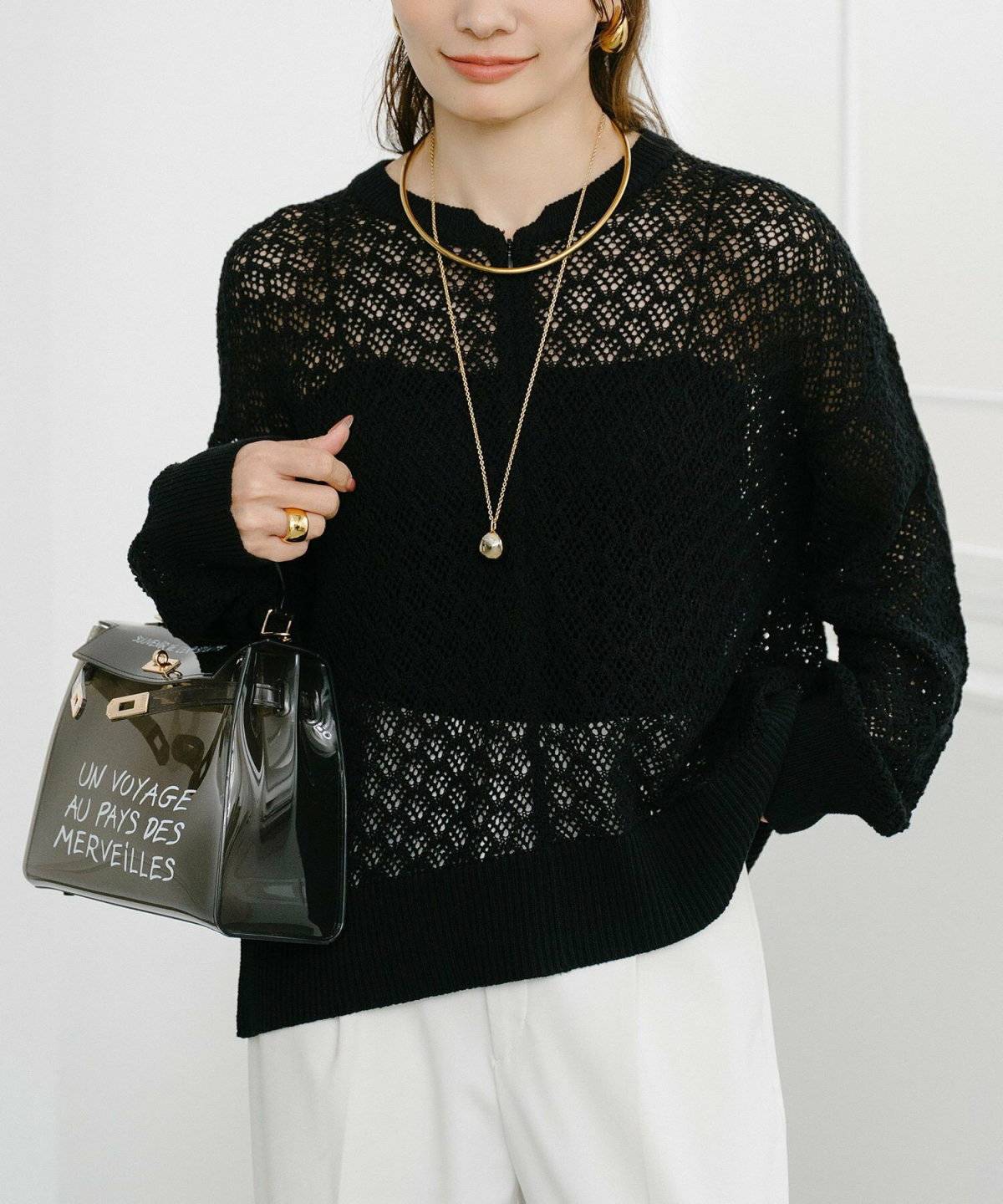 春コーデの女性