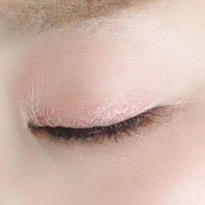自然な若見えが叶う。ドラッグストアで買うべき「神アイシャドウ」5選