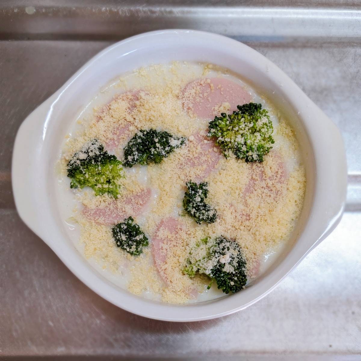 ニッスイ公式の「おさかなのソーセージのドリア」のレシピ