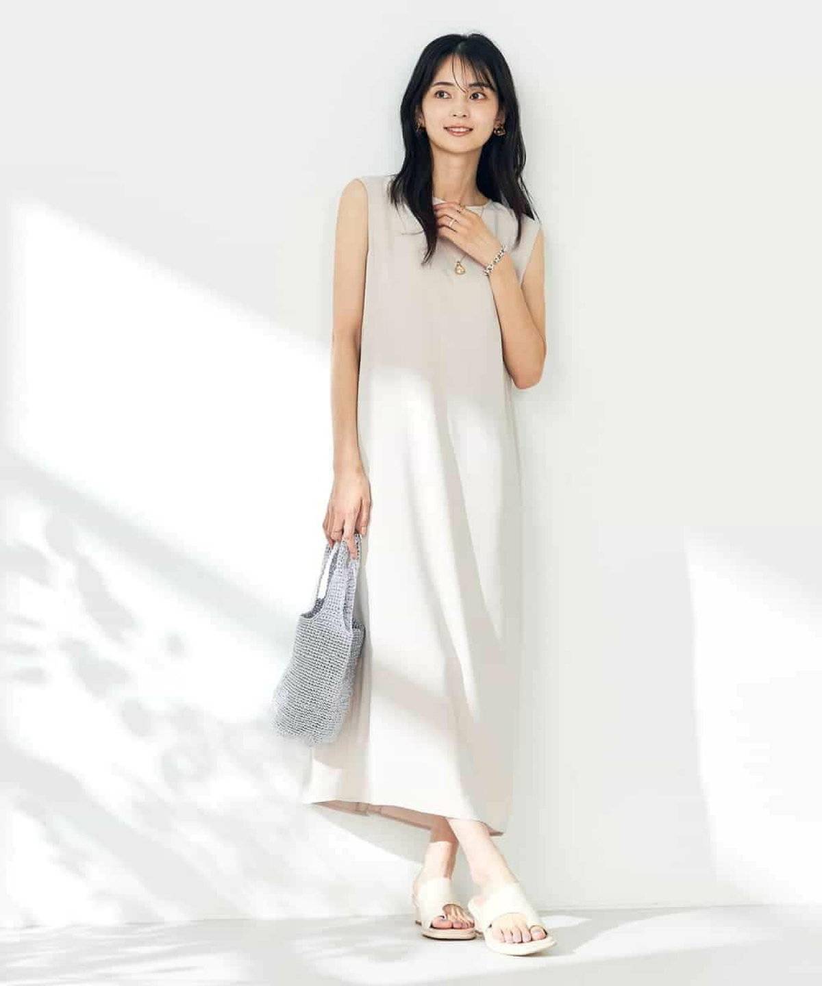 ワンピースを着た女性