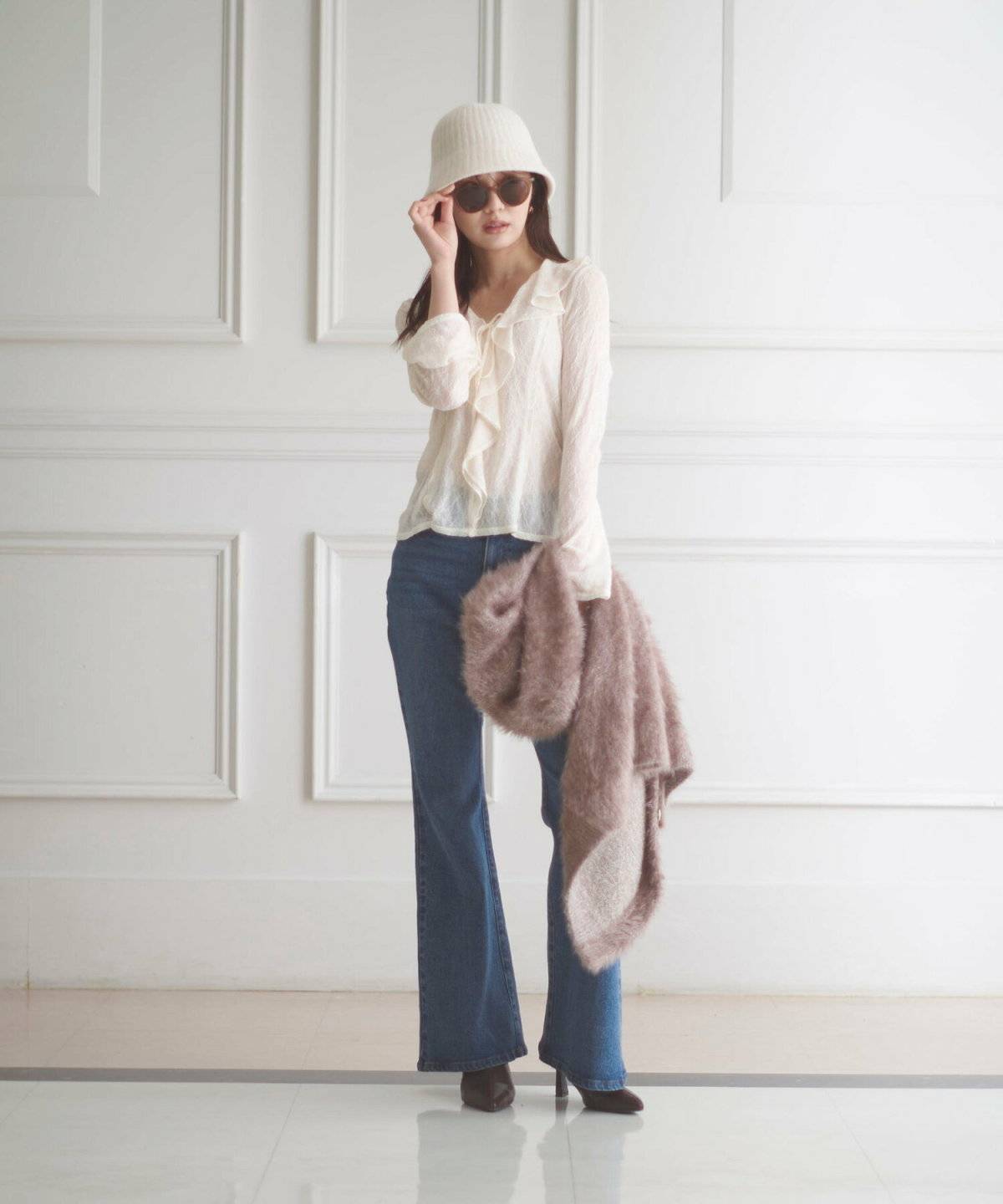 コートを着た女性