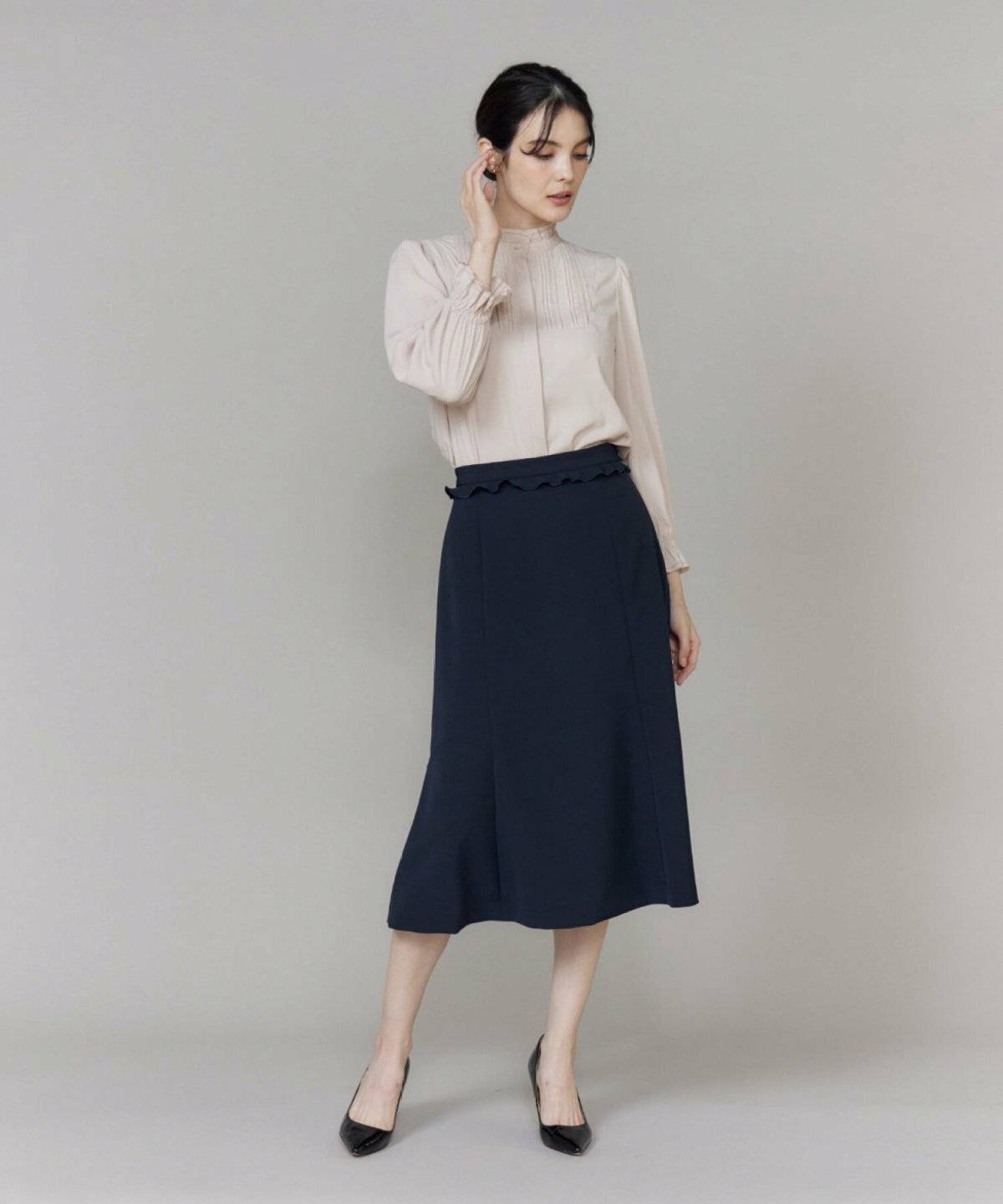 スカートを履いた女性