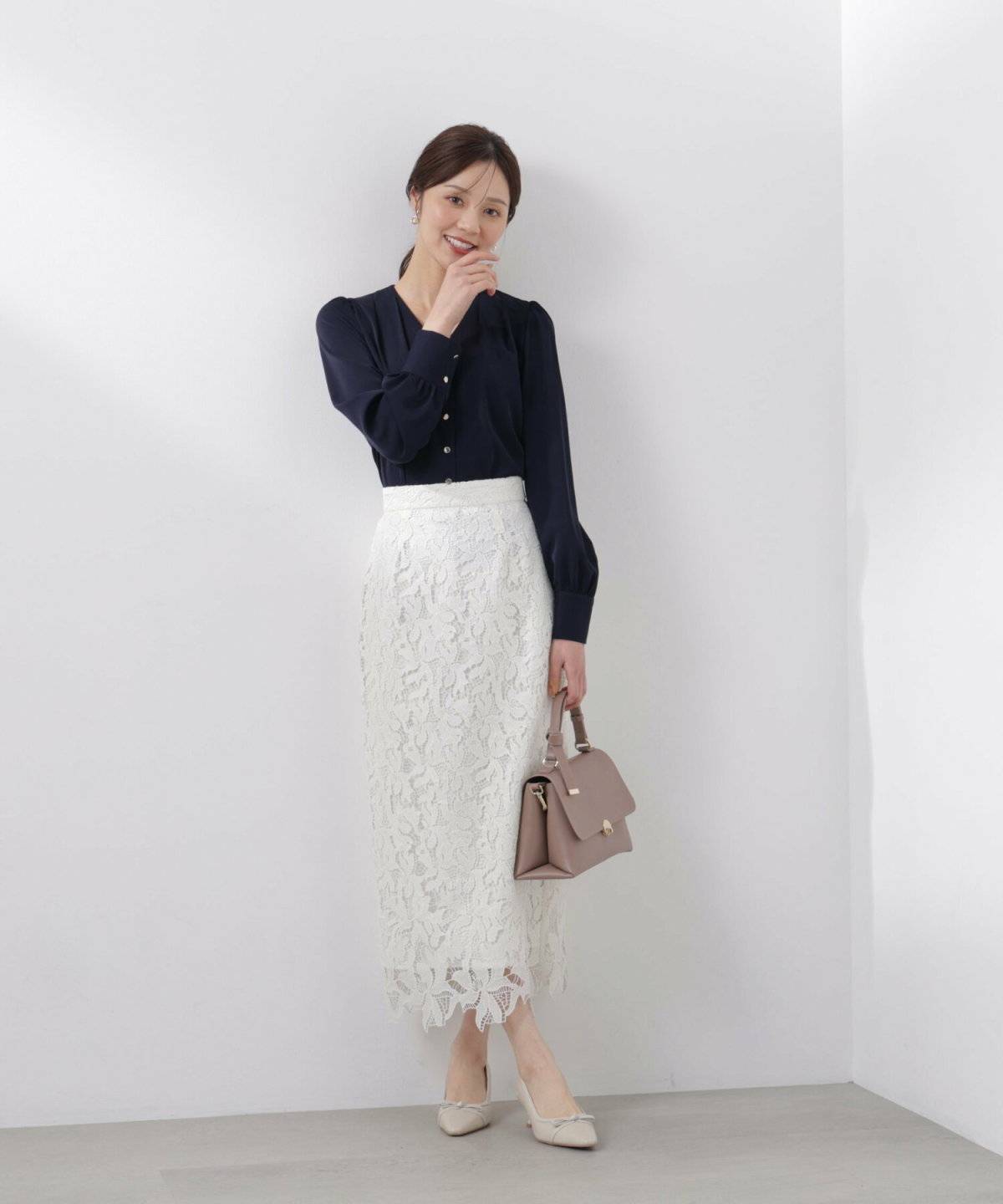 スカートを履いた女性