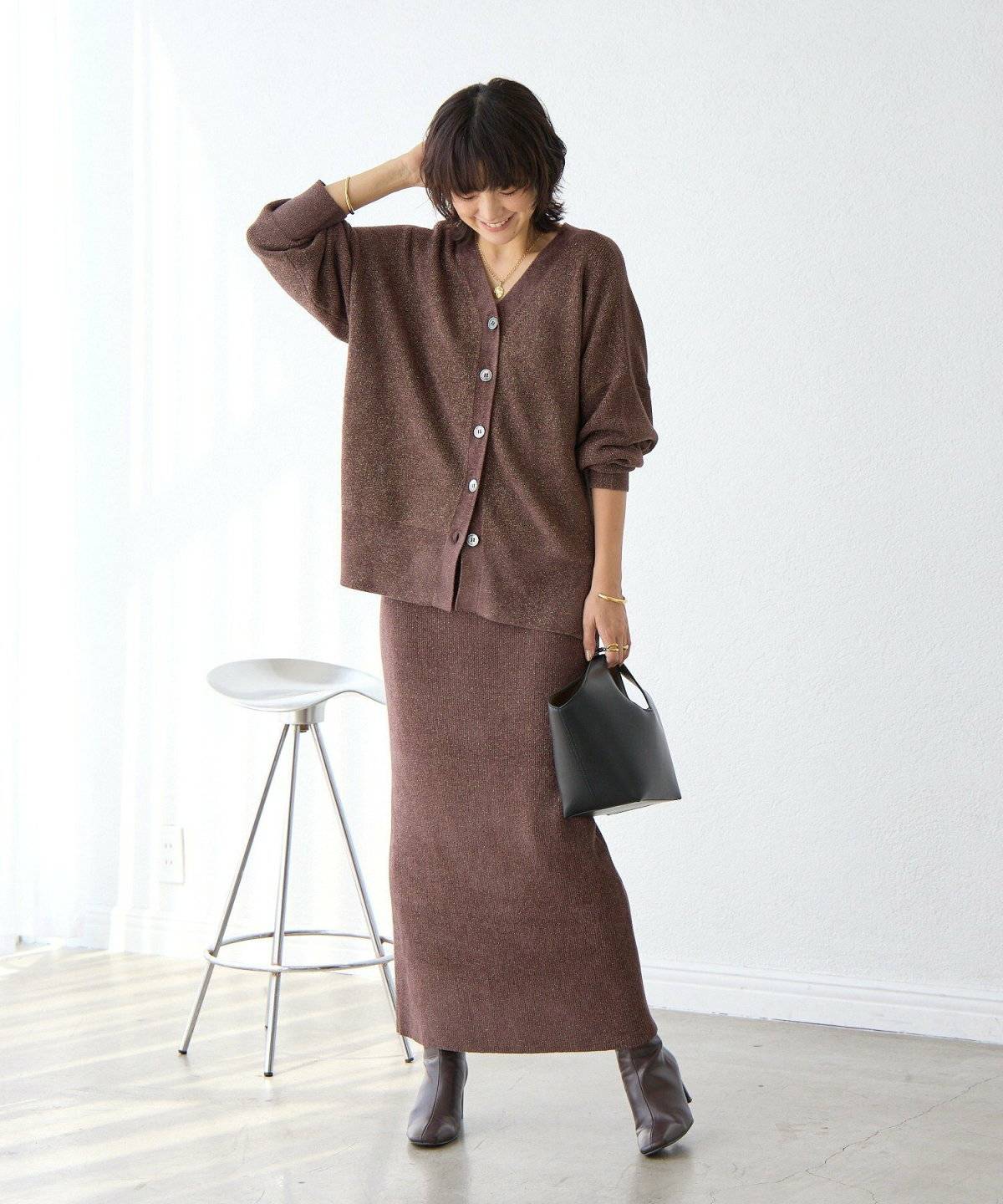 スカートを履いた女性