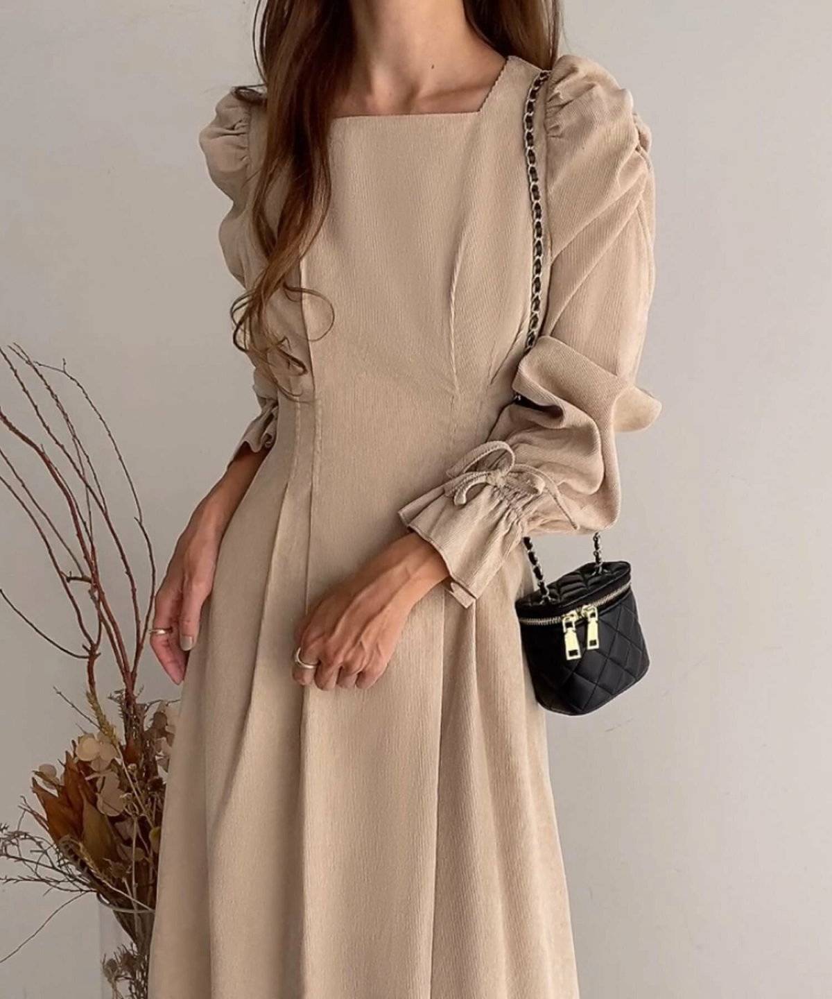 ワンピースを着た女性