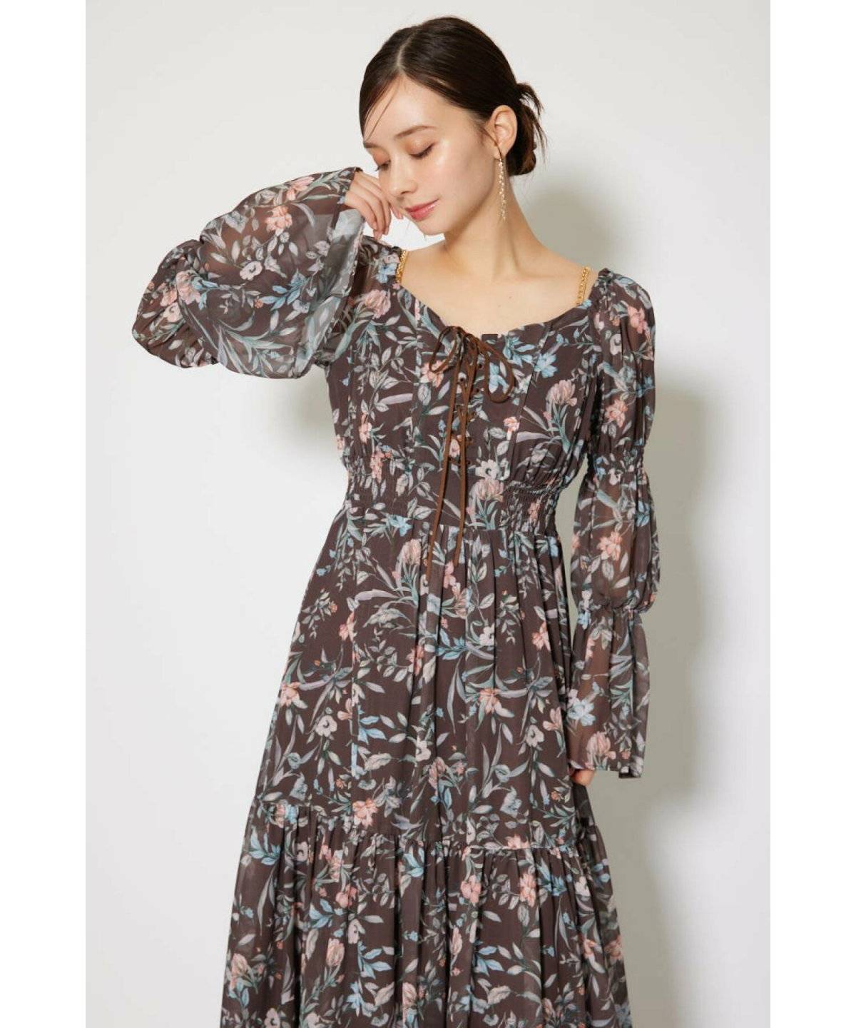 ワンピースを着た女性