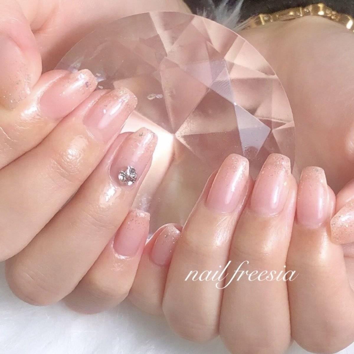 透け感ピンクネイル