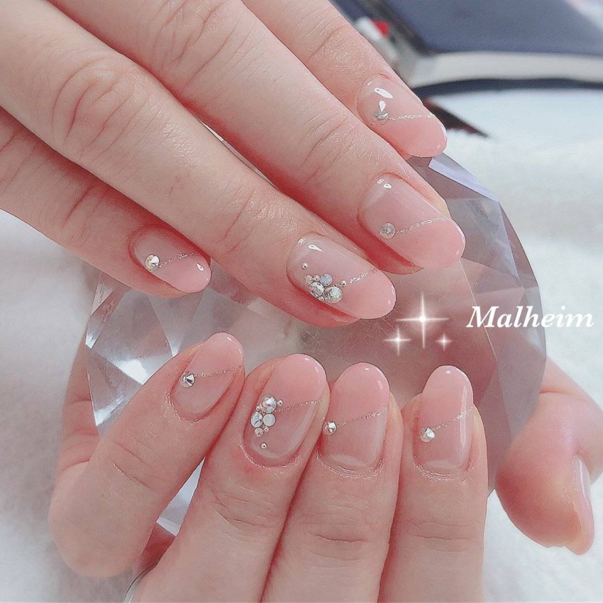 透け感ピンクネイル