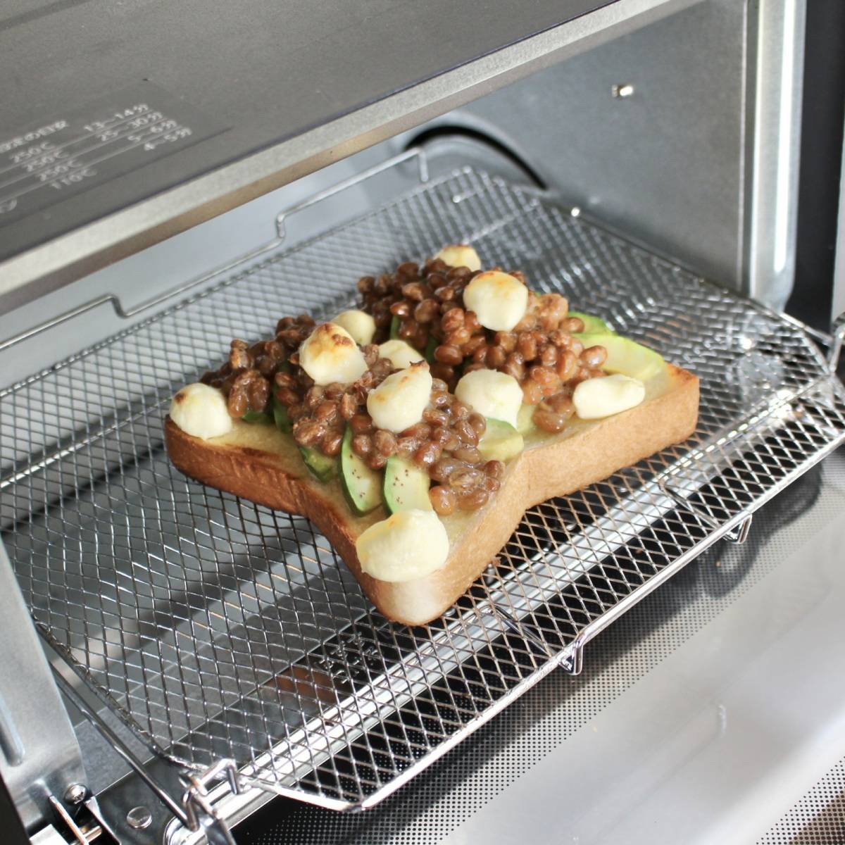 パスコ公式の「納豆アボカドトースト」のレシピ