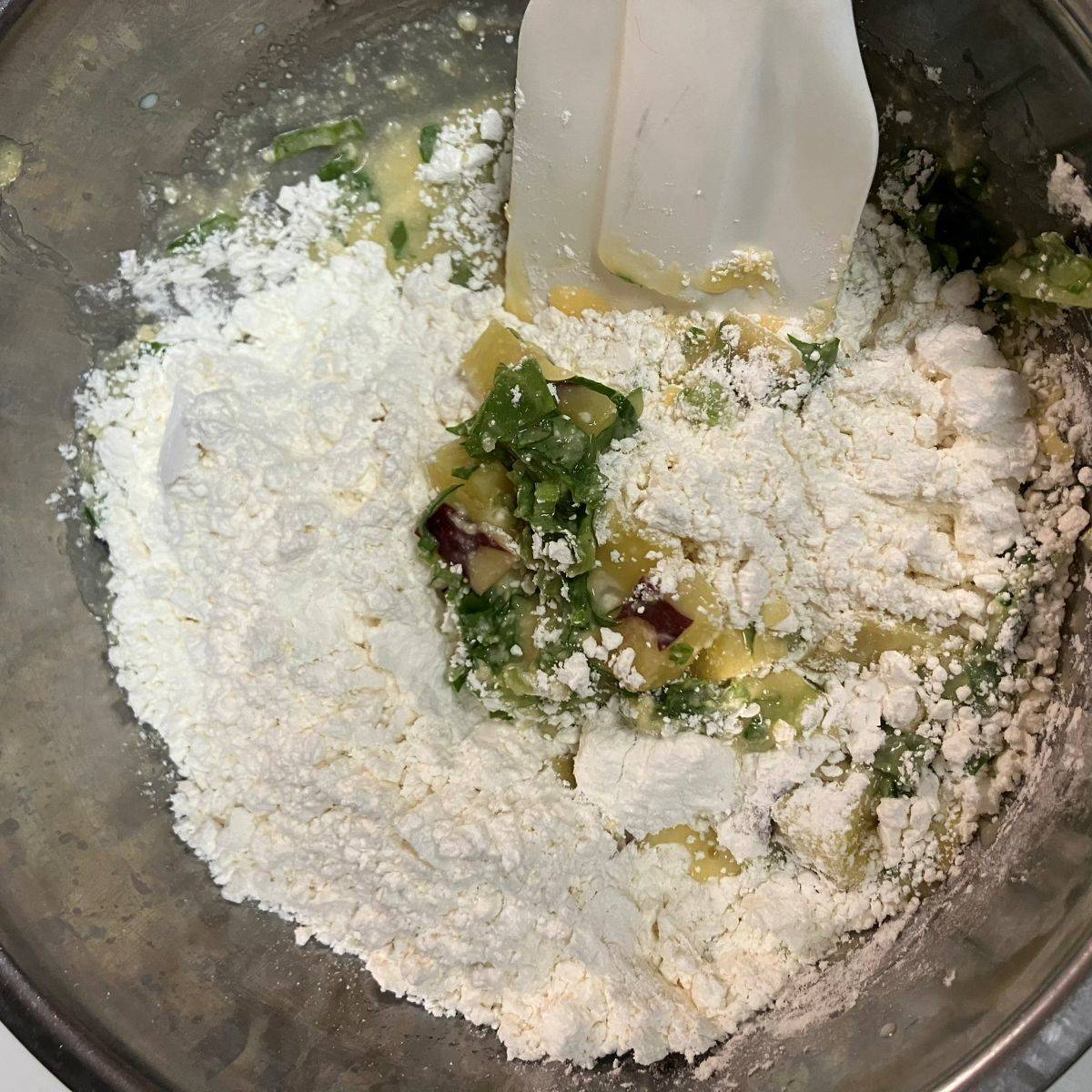 JAグループ公式の「サツマイモと小松菜の食事マフィン」のレシピ