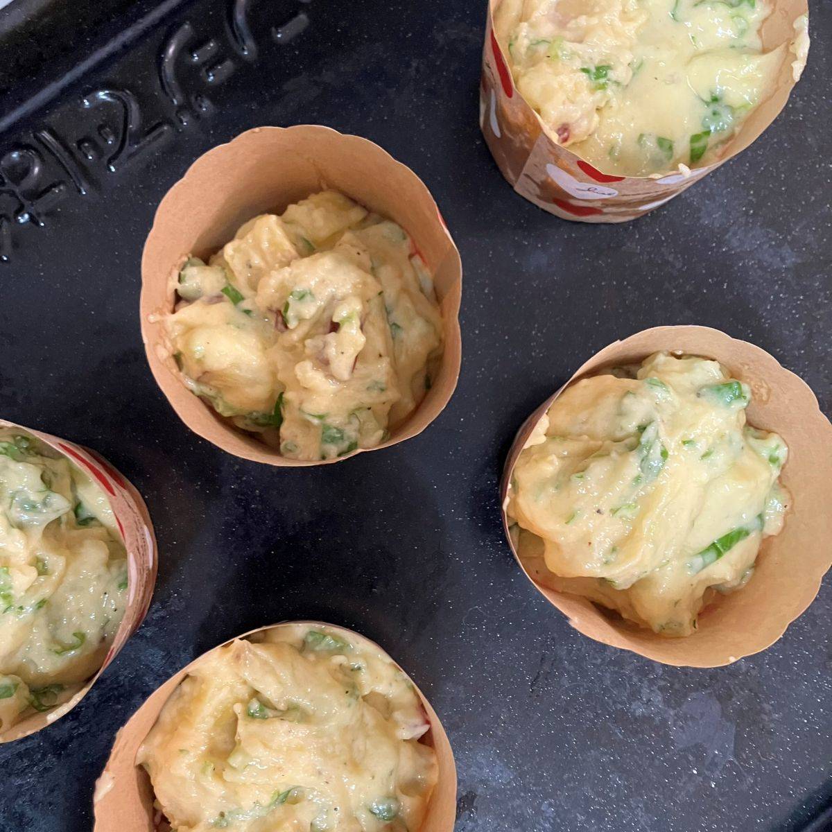 JAグループ公式の「サツマイモと小松菜の食事マフィン」のレシピ