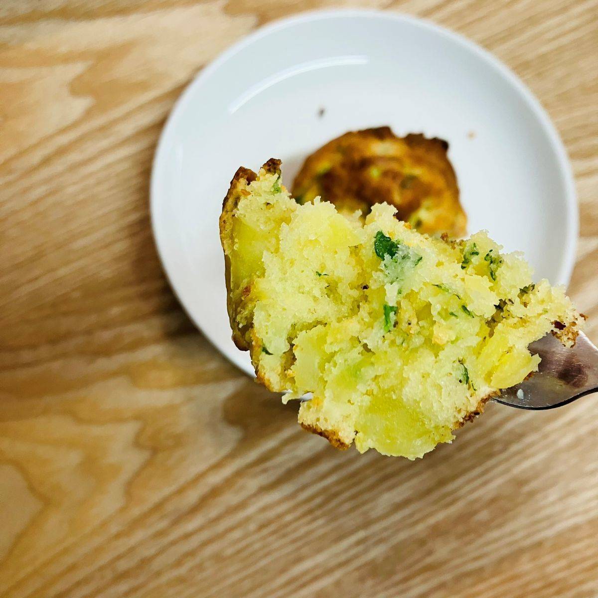 JAグループ公式の「サツマイモと小松菜の食事マフィン」のレシピ