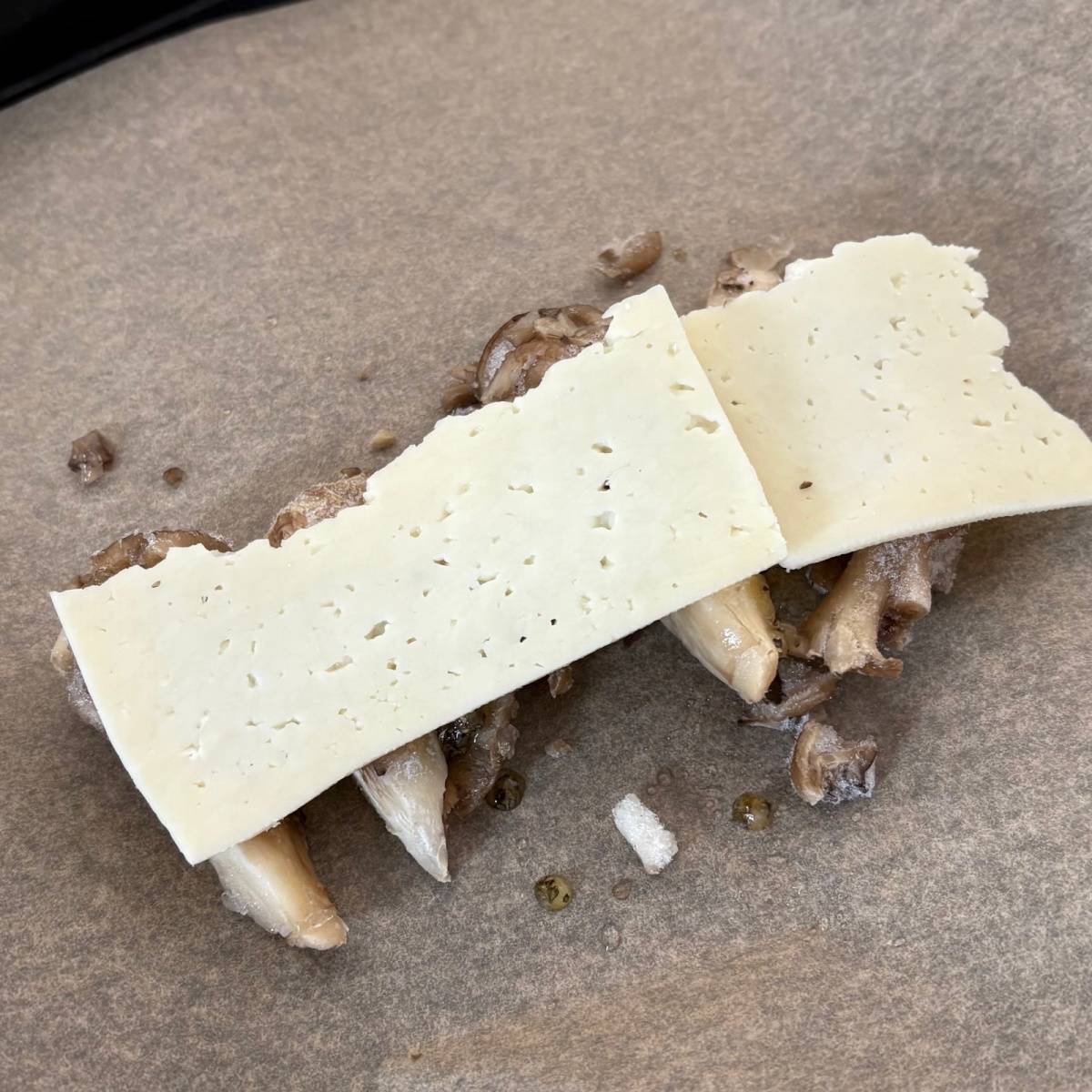 JAグループ公式の「舞茸エリンギのバジルオイルチーズ焼き」のレシピ