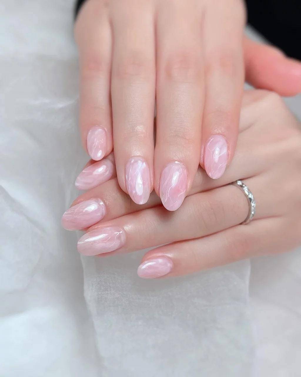 天然石風のローズクォーツネイル