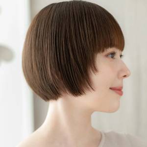  ぱっつん前髪のマッシュショート 