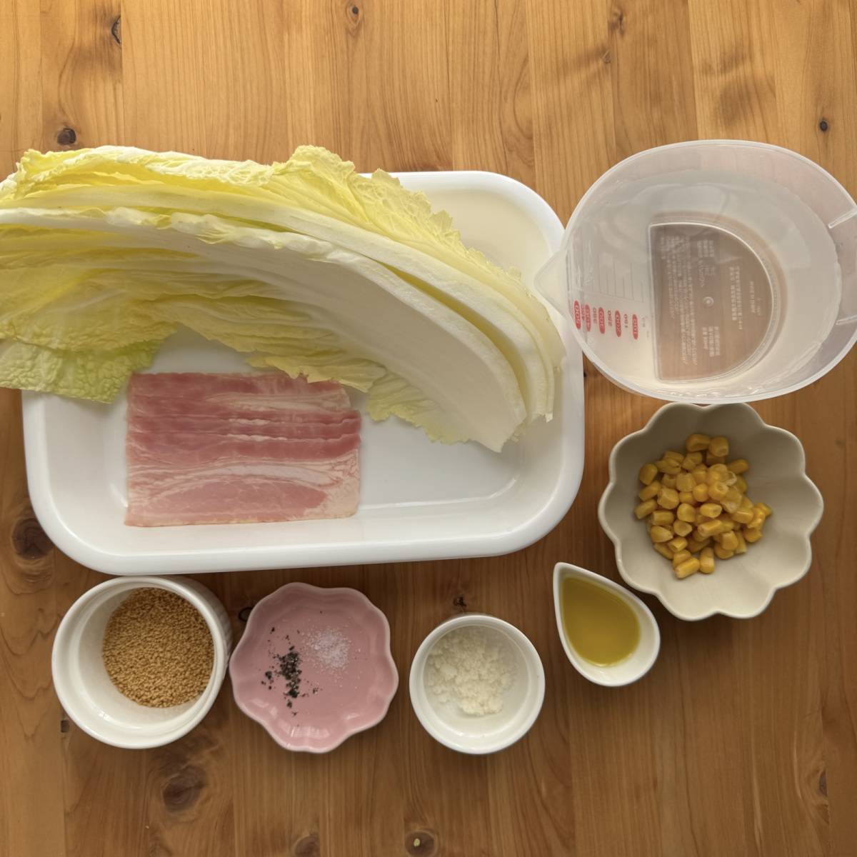 JAグループ公式の「ベーコンと白菜とコ一ンのコンソメスープ」のレシピ