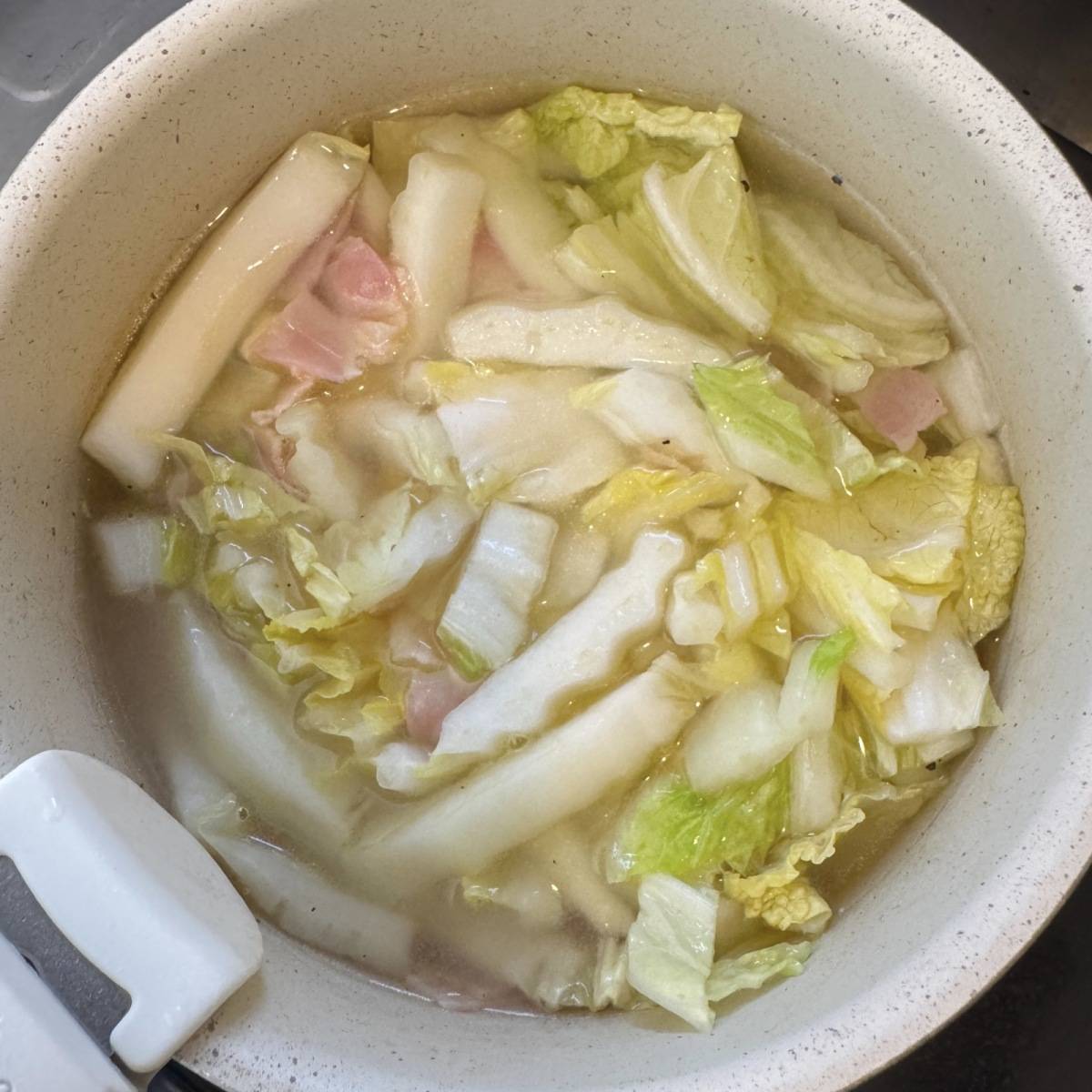 JAグループ公式の「ベーコンと白菜とコ一ンのコンソメスープ」のレシピ