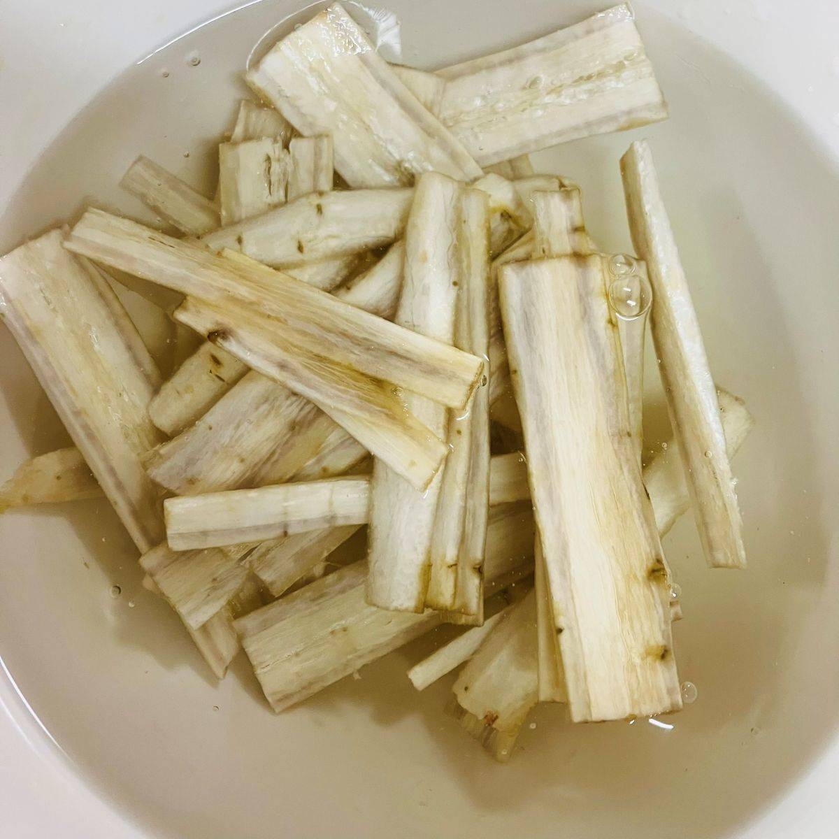 JAグループ公式の「レンジでサクサクヘルシーごぼうチップ」のレシピ