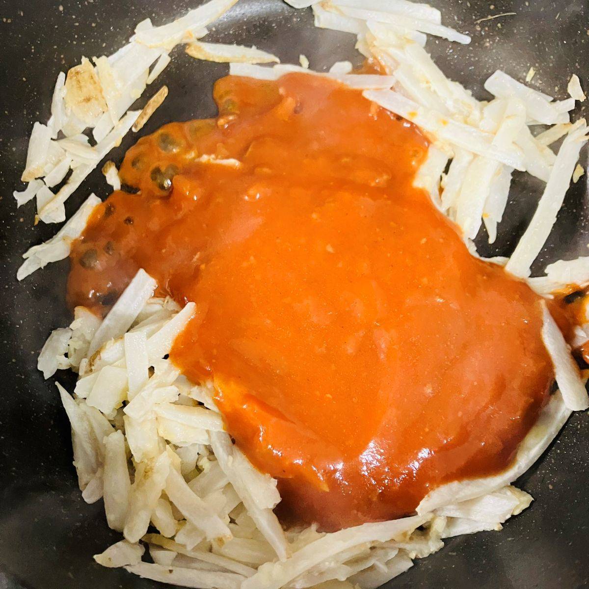 マ・マー公式の「カリカリごぼうがアクセント！秋の絶品ミートソーススパゲティ」のレシピ