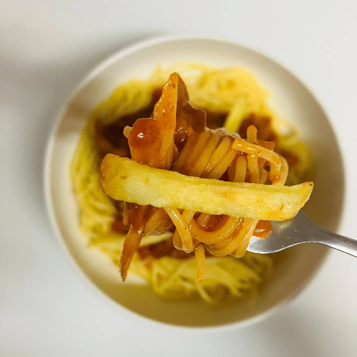 マ・マー公式の「カリカリごぼうがアクセント！秋の絶品ミートソーススパゲティ」のレシピ