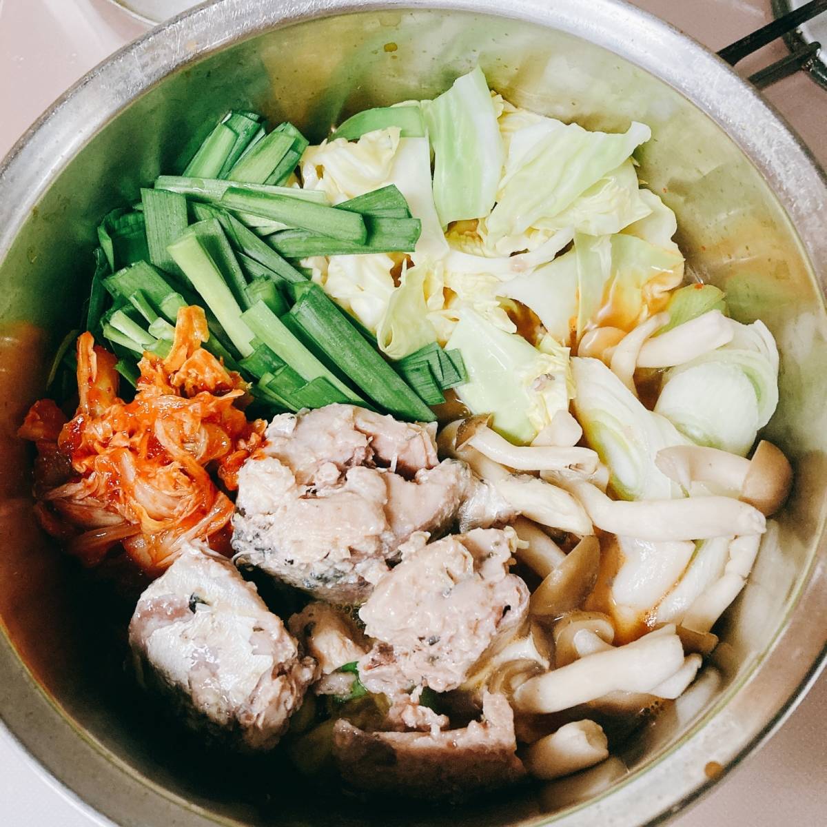 キョクヨー公式の「「さば水煮」缶のあったかキムチ鍋」のレシピ