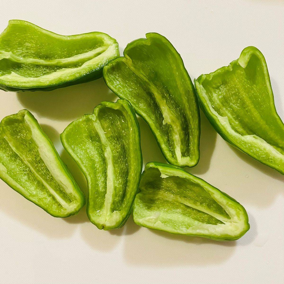 JAグループ公式の「ピーマンのカップ焼きサラダ」のレシピ