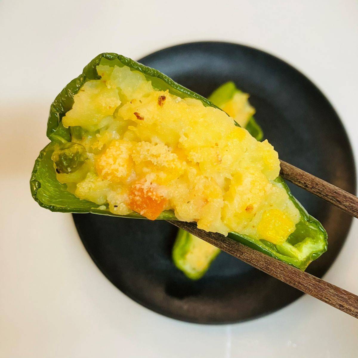 JAグループ公式の「ピーマンのカップ焼きサラダ」のレシピ