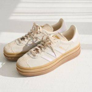 【2026年初春】週5で履きたい。大人女子が買うべき「スニーカー」5選