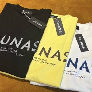 サウナコーデにも！ゆるっと着るのが可愛い「SAUNAS」ロゴTシャツ