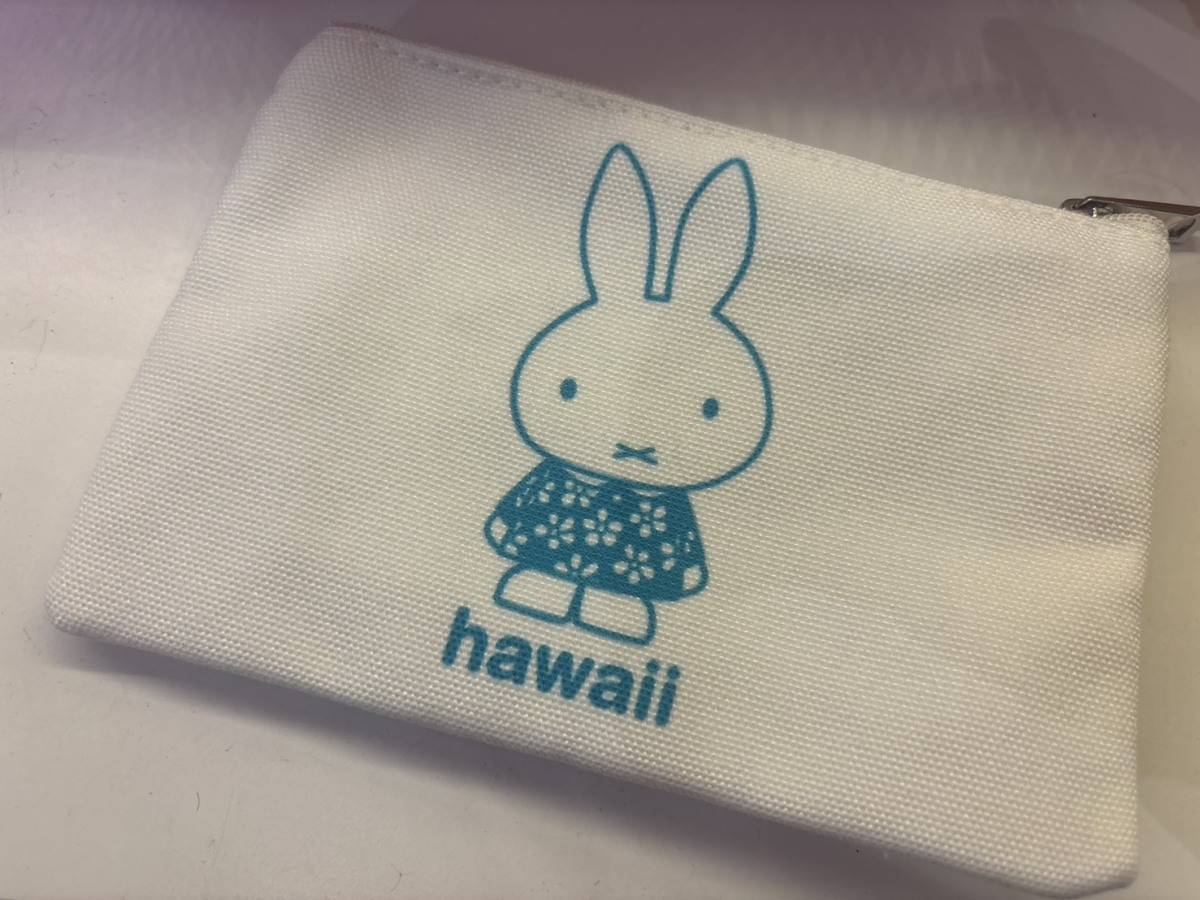 ハワイ限定キラ×ミッフィーコラボのポーチ