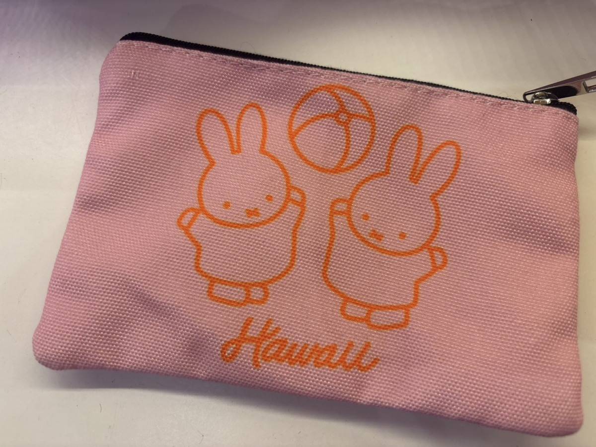 ハワイ限定キラ×ミッフィーコラボのポーチ