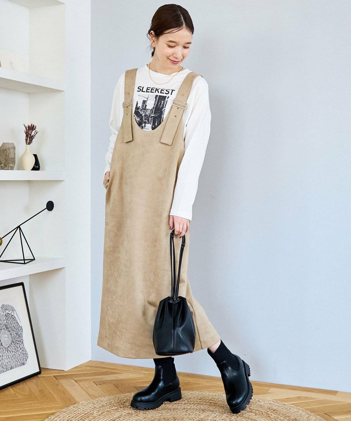 秋コーデの女性