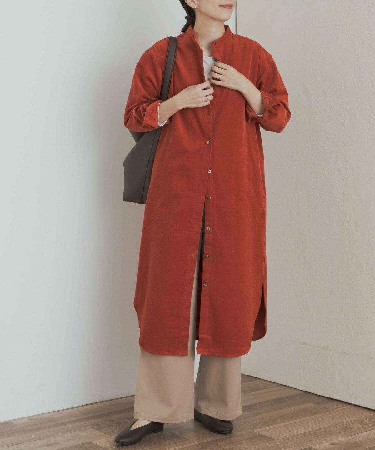 秋コーデの女性