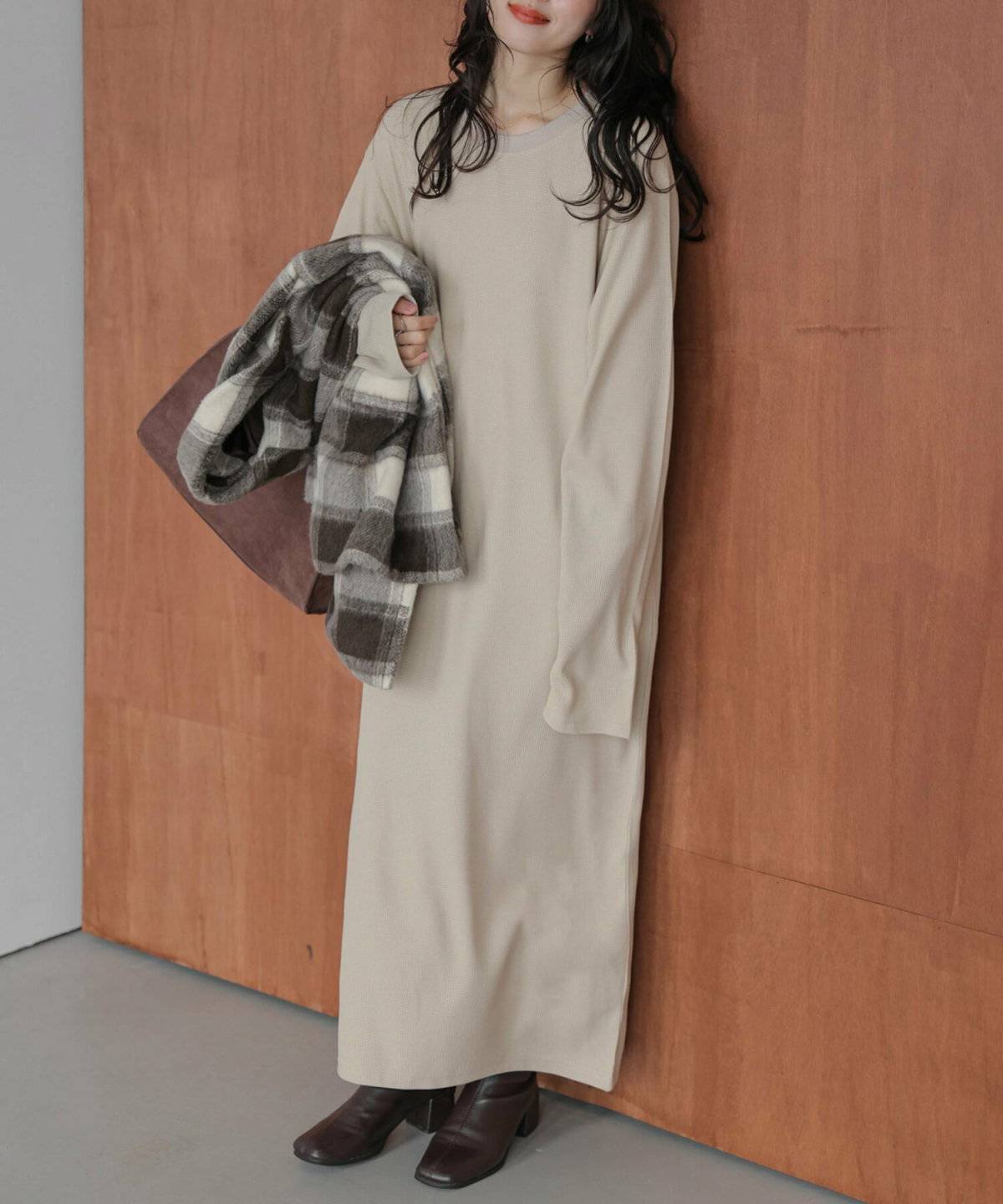 秋コーデの女性