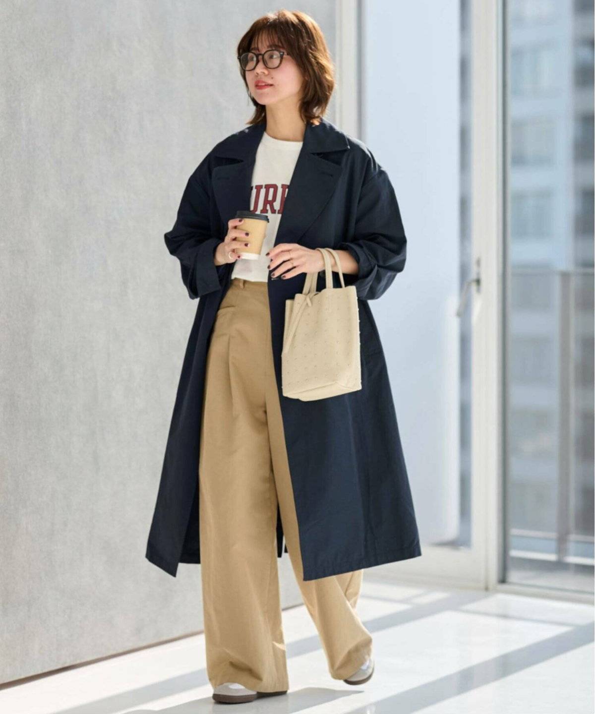 春コーデの女性