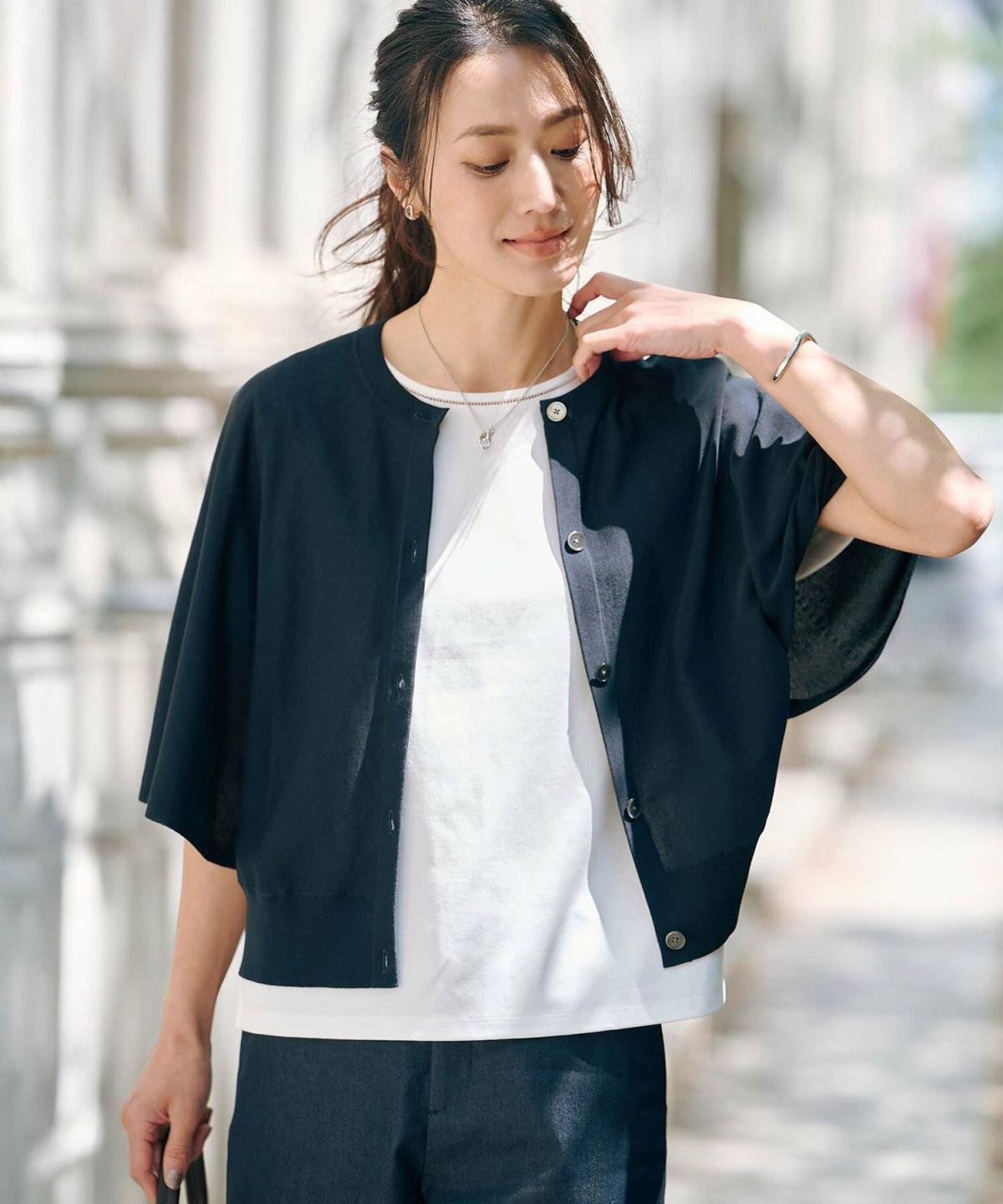 夏コーデの女性