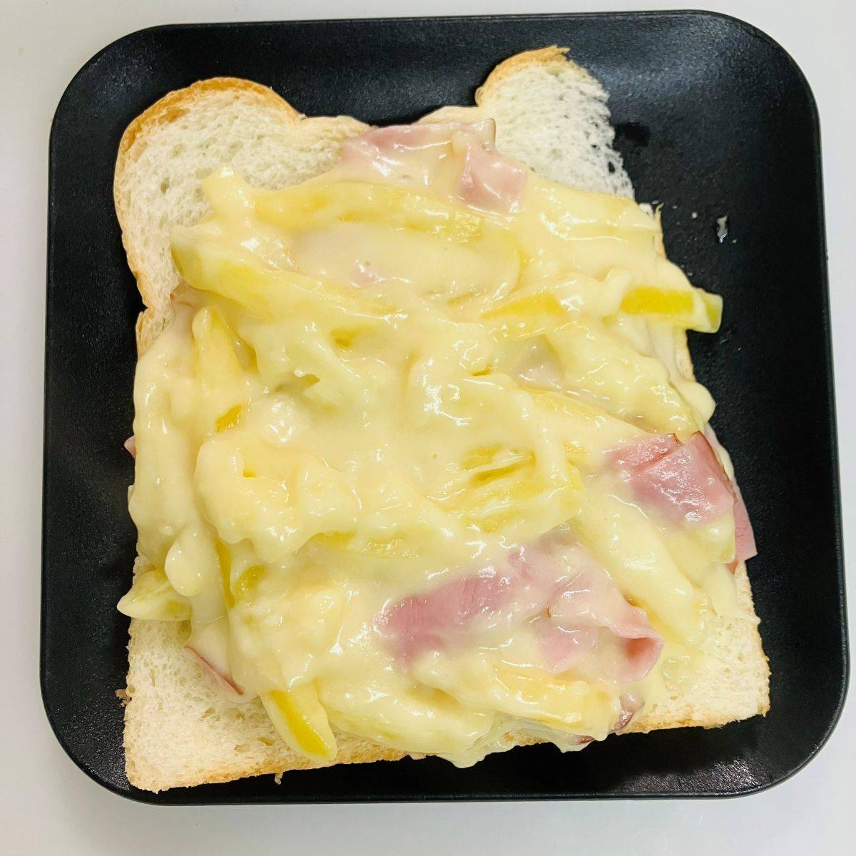 ヤマザキ公式の「ベーコンとポテトのホットサンド」のレシピ