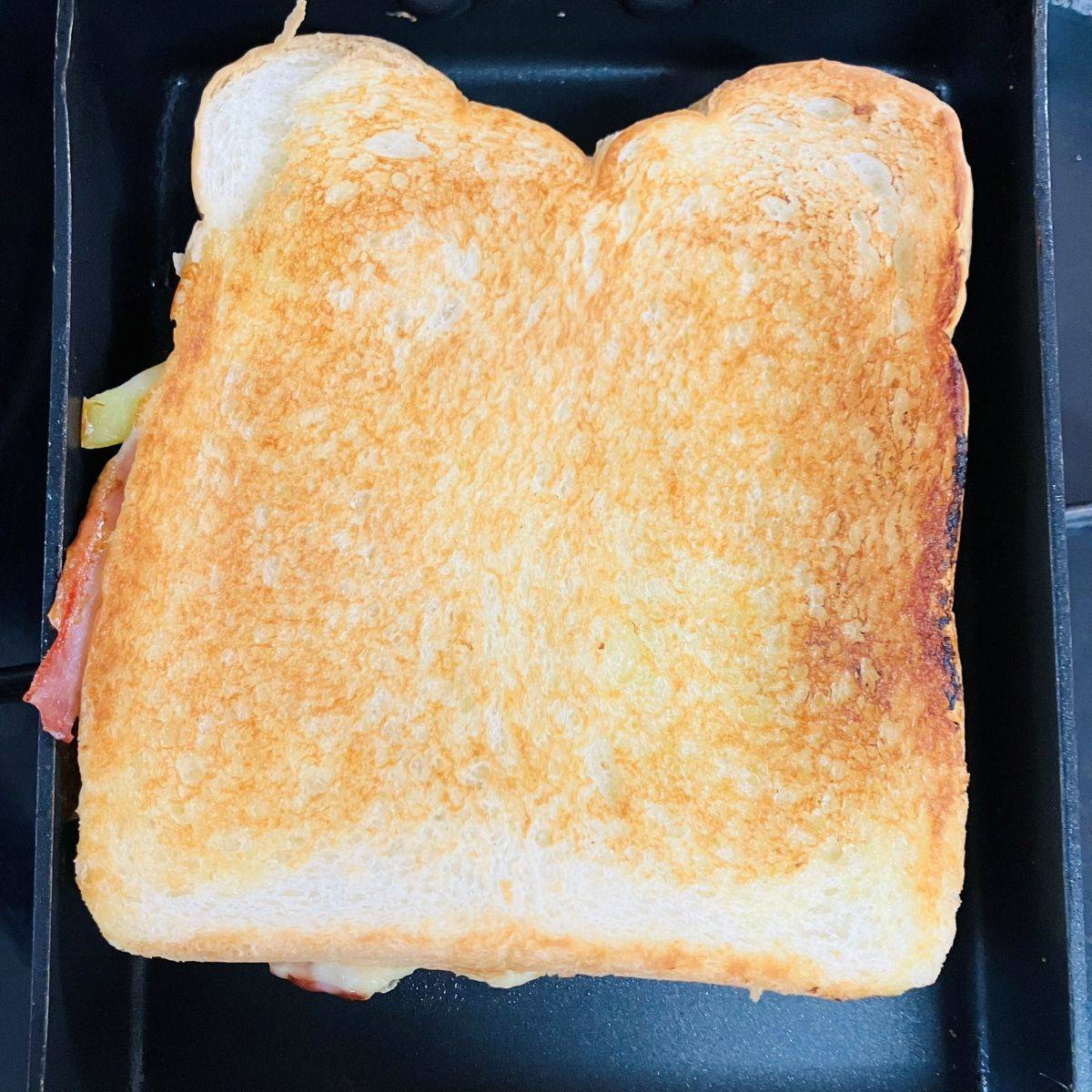 ヤマザキ公式の「ベーコンとポテトのホットサンド」のレシピ