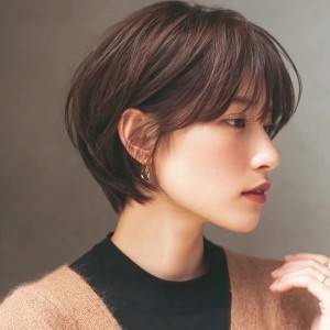  立体的な耳掛けショート 